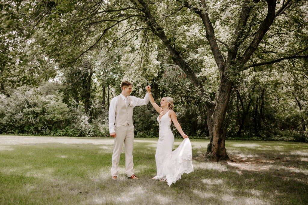 Iowa bride and groom wedding photography
