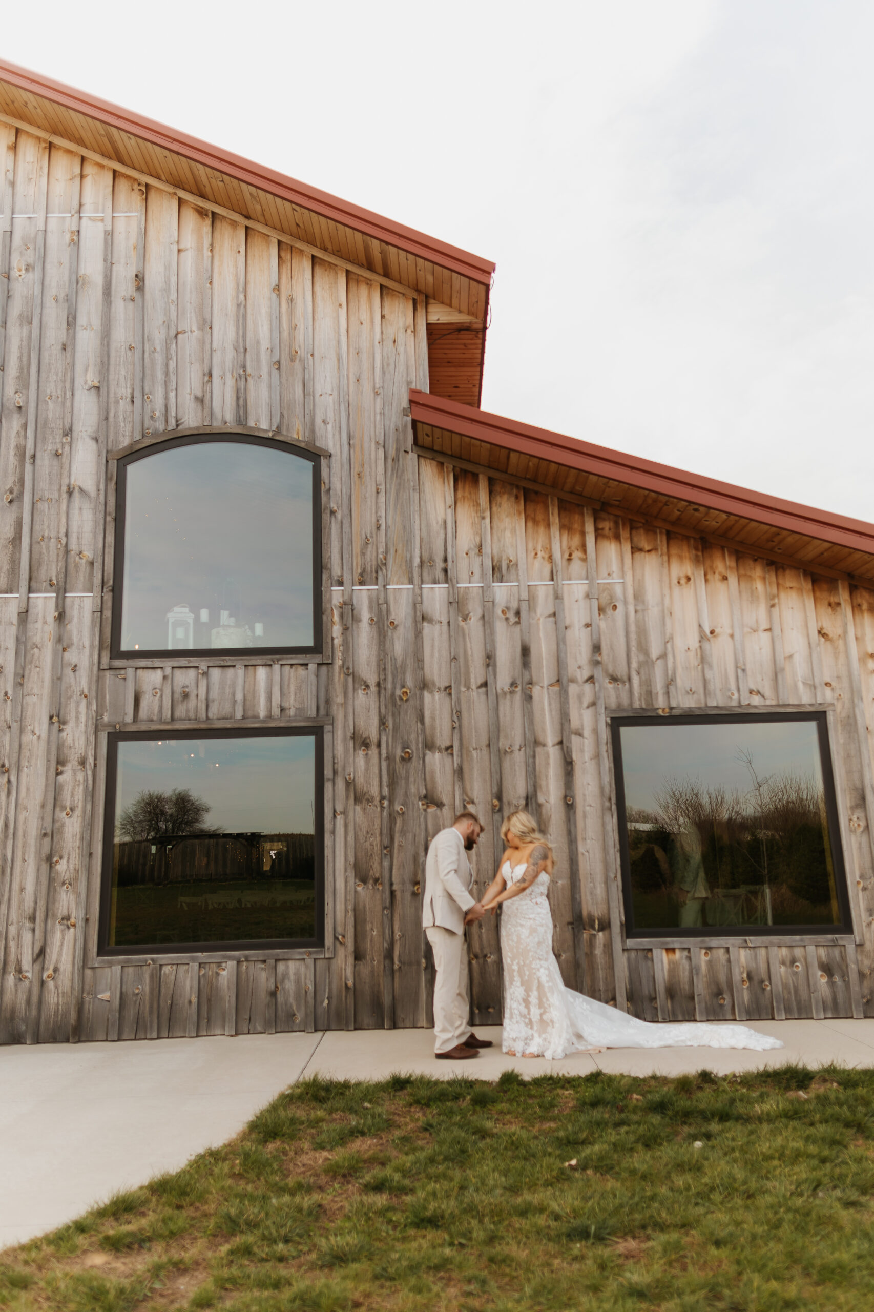 Kacena Farms Iowa wedding couple